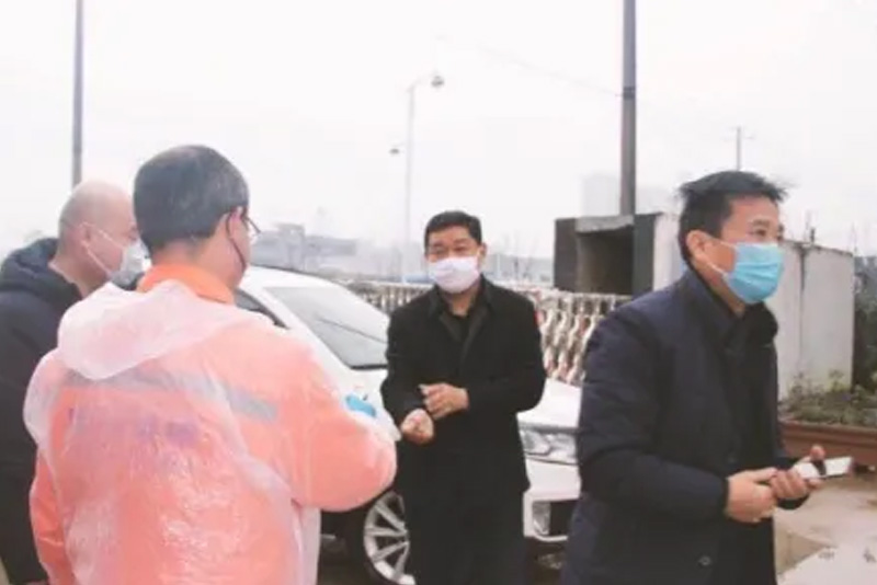 金安區(qū)王雷副區(qū)長(zhǎng)一行蒞臨公司開展“四送一服”工作
