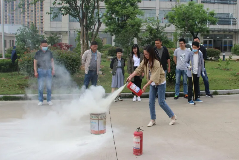 我司進(jìn)行了全面的消防安全檢查與消防演練