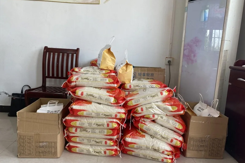 端午節(jié)國達(dá)城建科技來到金安區(qū)桂灘村慰問35名貧困戶